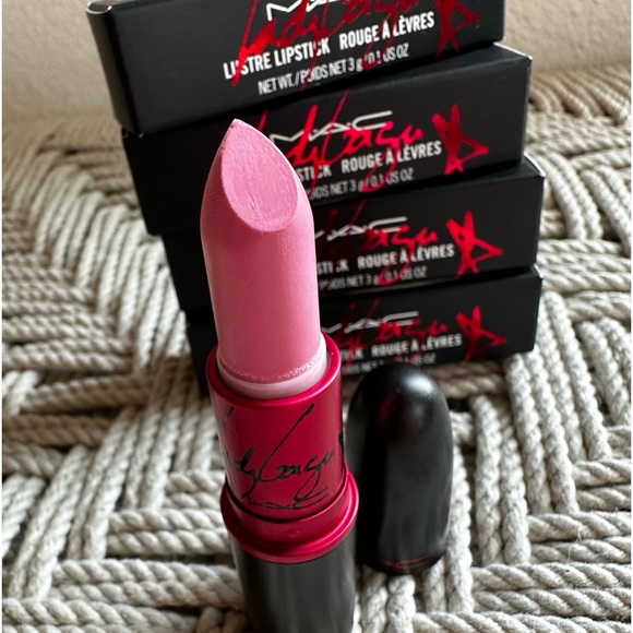 MAC lady Gaga lustre lipstick rouge viva glam Gaga - Picture 7 of 11